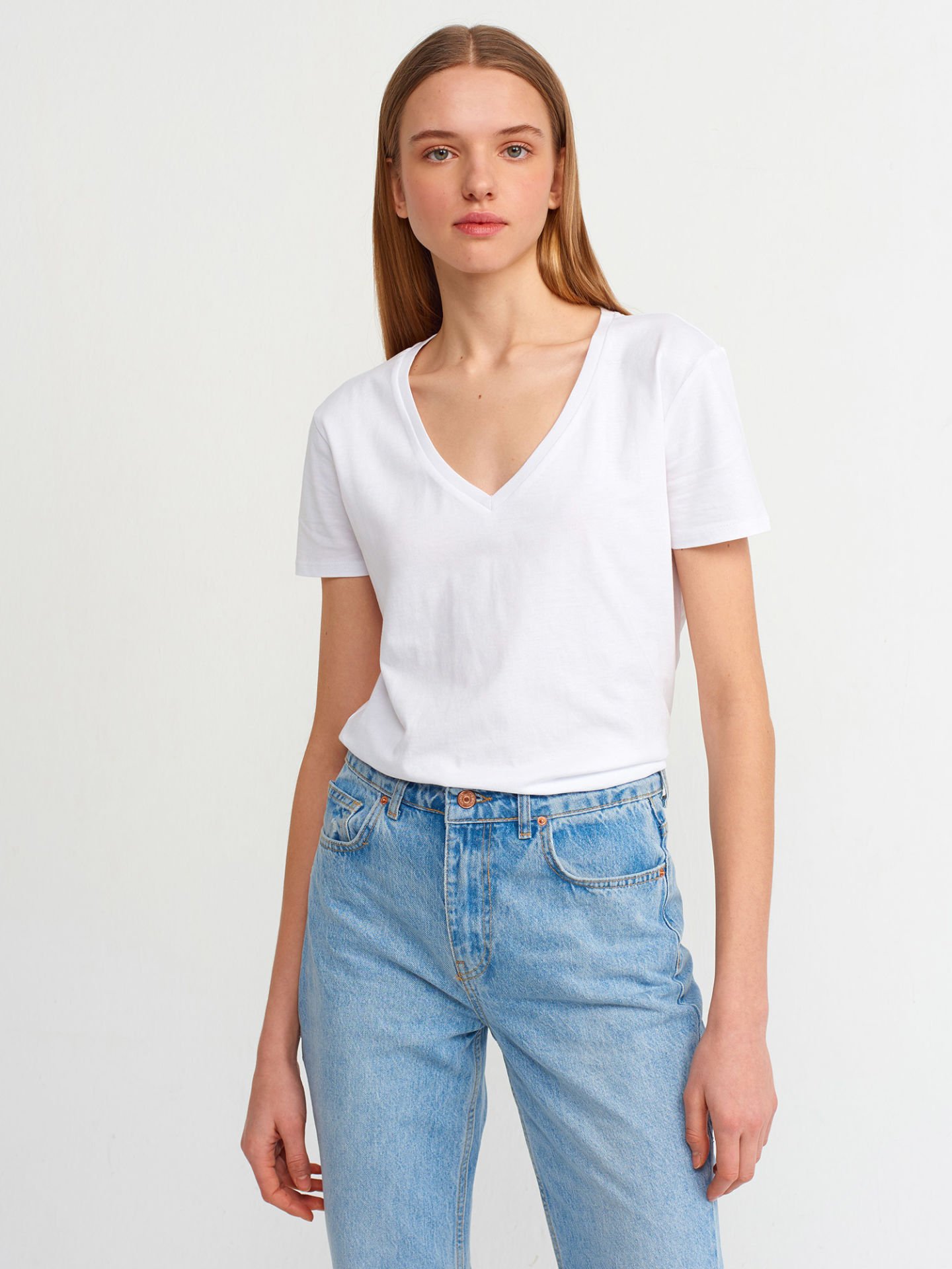 Dilvin 3470 V Yaka Basic T-Shirt-Beyaz