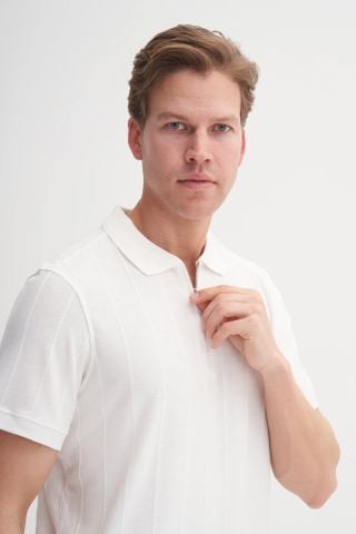 Caz 4238 Polo Yaka Kendinden Dokulu Regular Fit Fermuarlı Tişört EKRU
