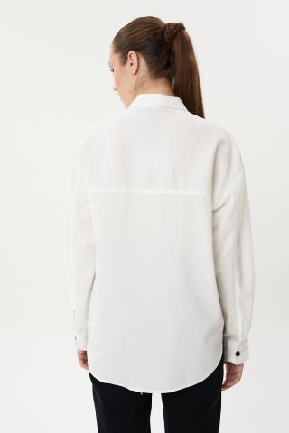 BG 824 Çift Cepli Çıtçıtlı İnce Fitilli Oversize Kadın Kadife Gömlek Beyaz