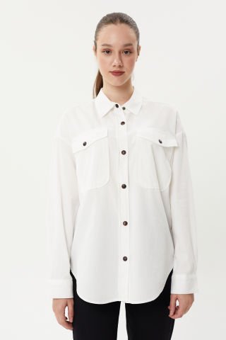 BG 824 Çift Cepli Çıtçıtlı İnce Fitilli Oversize Kadın Kadife Gömlek Beyaz