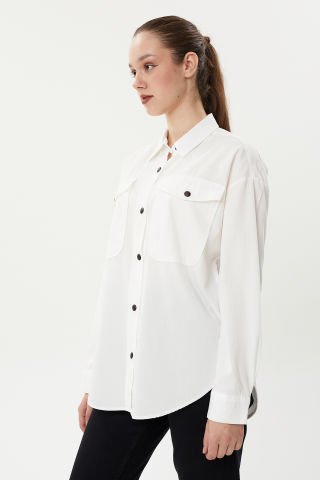 BG 824 Çift Cepli Çıtçıtlı İnce Fitilli Oversize Kadın Kadife Gömlek Beyaz