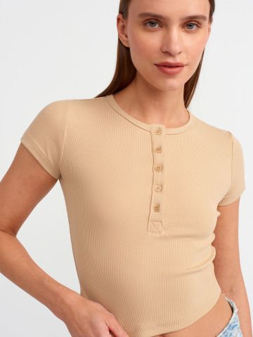 Dilvin 30938 Düğme Detaylı Crop Top-Bej