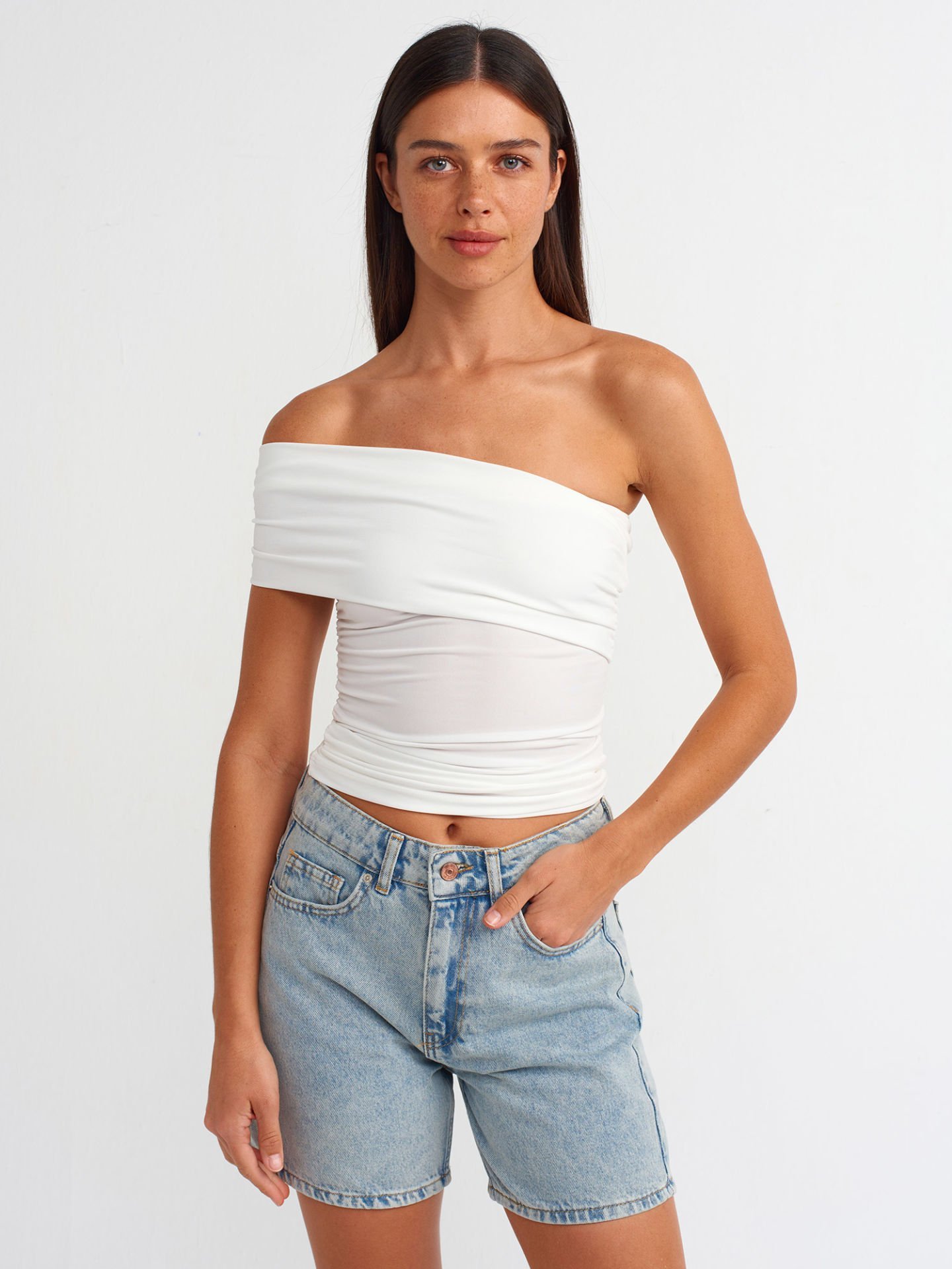 Dilvin 31090 Omuz Açık Asimetrik Bluz-Ekru