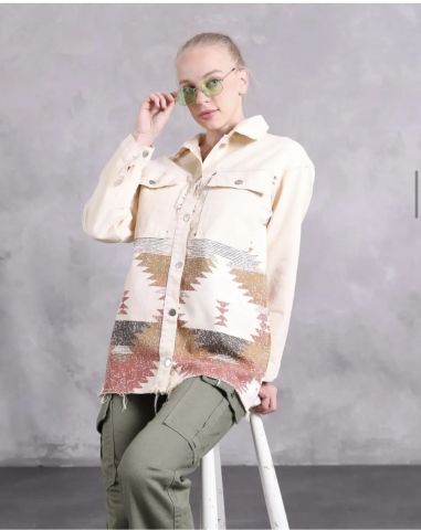 AST 1603 Kilim Desenli Cep Detaylı Uzun Kadın Kot Ceket Bej