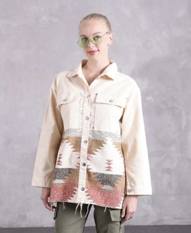 AST 1603 Kilim Desenli Cep Detaylı Uzun Kadın Kot Ceket Bej